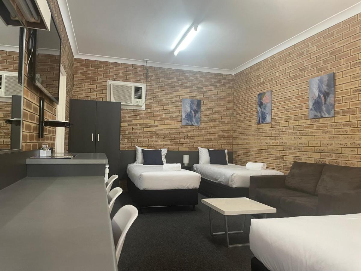 Blue Violet Motor Inn Toowoomba Exteriör bild
