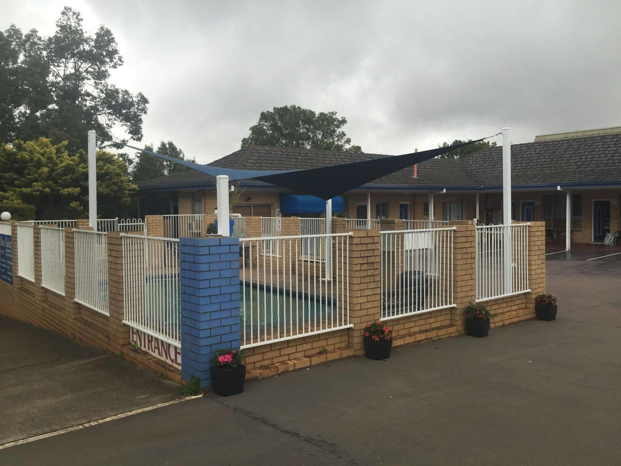Blue Violet Motor Inn Toowoomba Exteriör bild